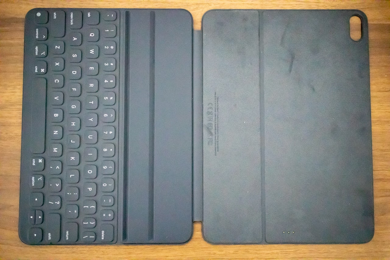 iPad Proのおすすめアクセサリ・周辺機器「Smart keyboard Folio」は両面カバー