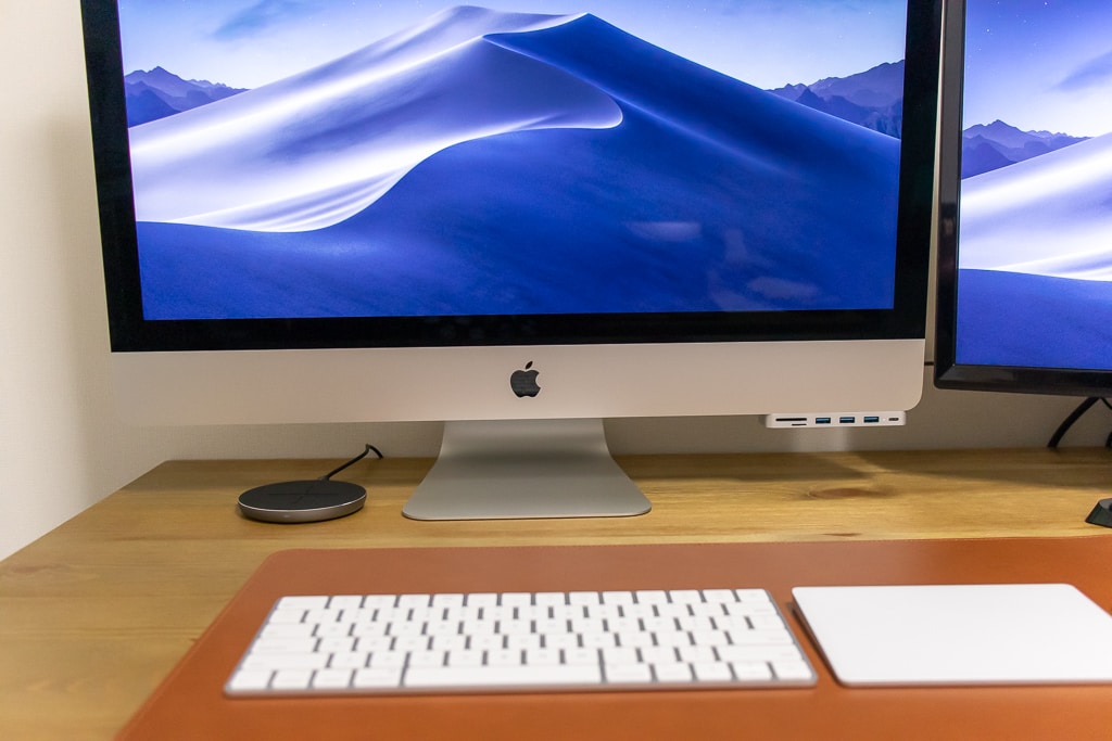 iMacは配線が少なくデスク上もすっきり