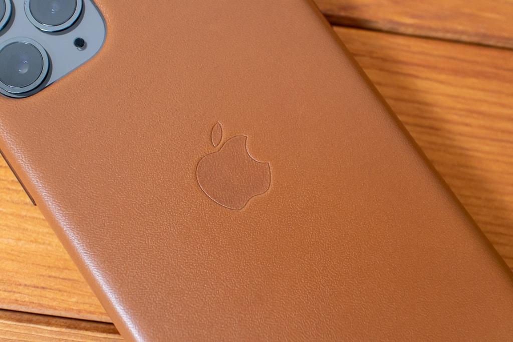 純正 iPhone 11 Proレザーケースには背面にリンゴマーク