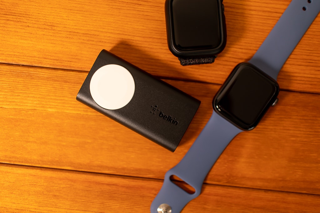 Belkin Apple Watch用モバイルバッテリーはシンプルな外観