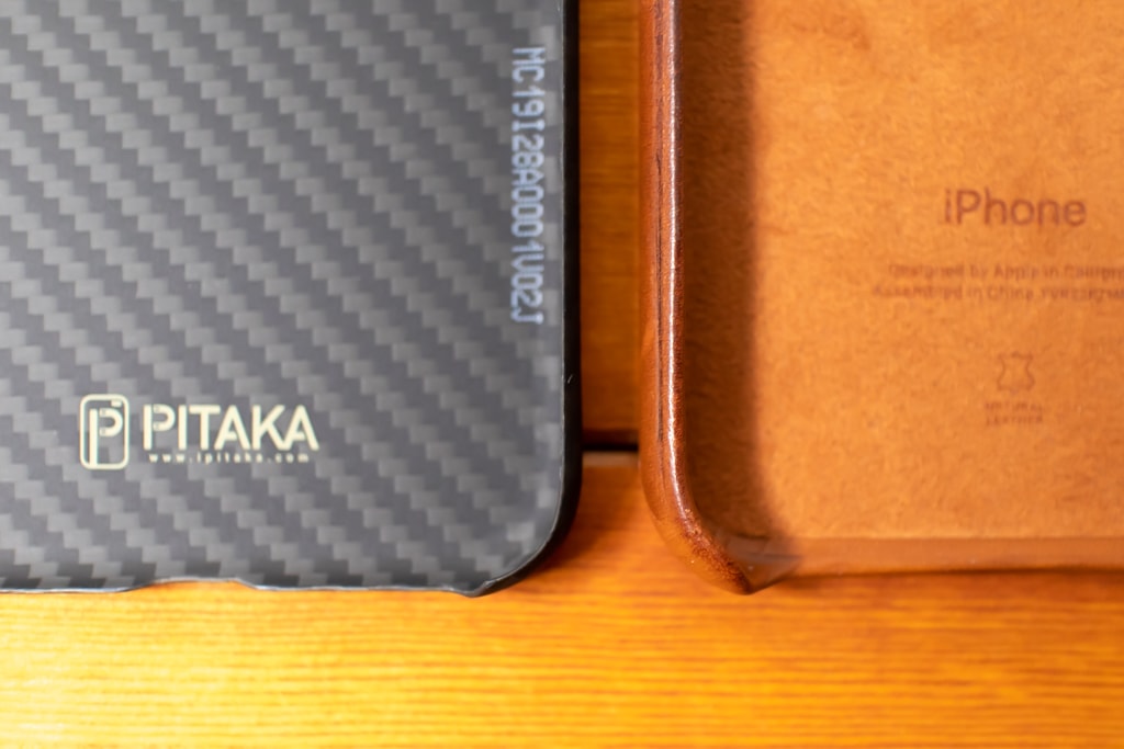 PITAKA MagEZ CaseとApple純正レザーケースを比較