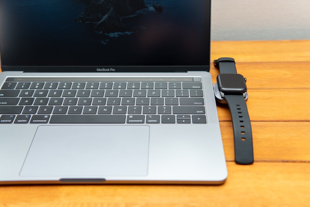 Satechi USB-C Apple Watch充電ドックはケーブルレスでスマート