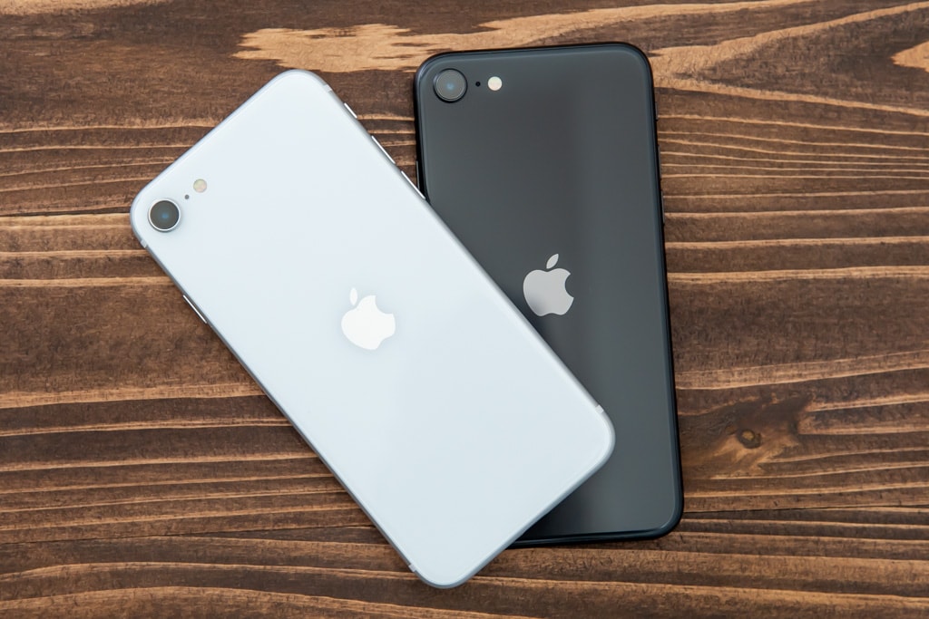 新型iPhone SE（第2世代）はリンゴマークが中央に移動