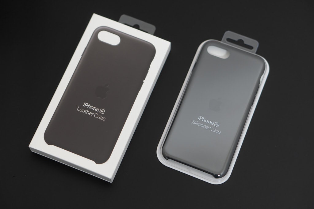 Apple純正iPhone SE 第2世代用レザーケースとシリコンケースの外箱