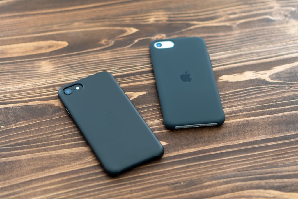 Apple純正iPhone SE 第2世代用レザーケースとシリコンケースはどちらも優秀