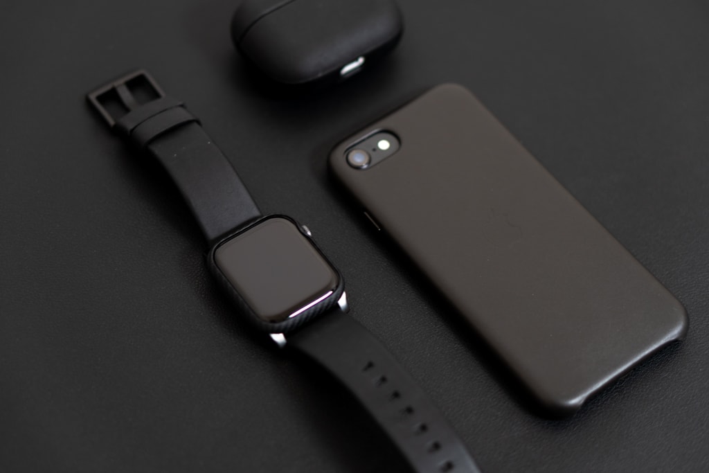 PITAKA Air Case for Apple WatchとNOMAD Active Strap