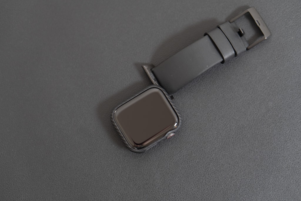 PITAKA Air Case for Apple Watchをつけたままバンド交換が可能