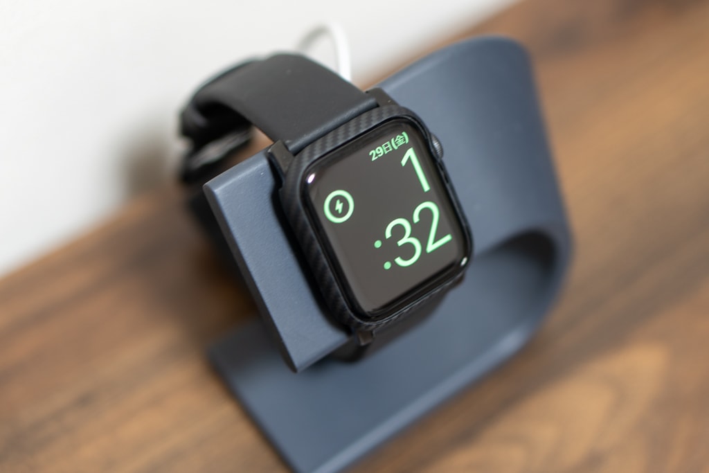 PITAKA Air Case for Apple Watchをつけたまま充電可能