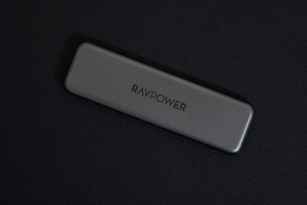 RAVPower RP-UM003は小型でスタイリッシュな外観