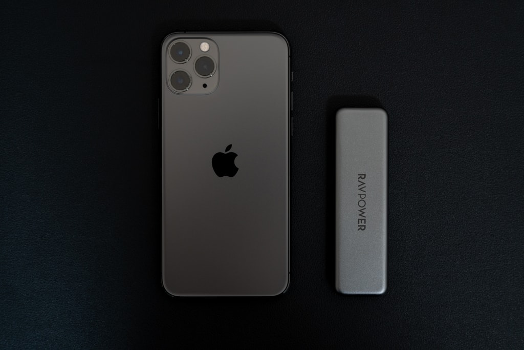 iPhone 11 ProとRAVPower RP-UM003を比較