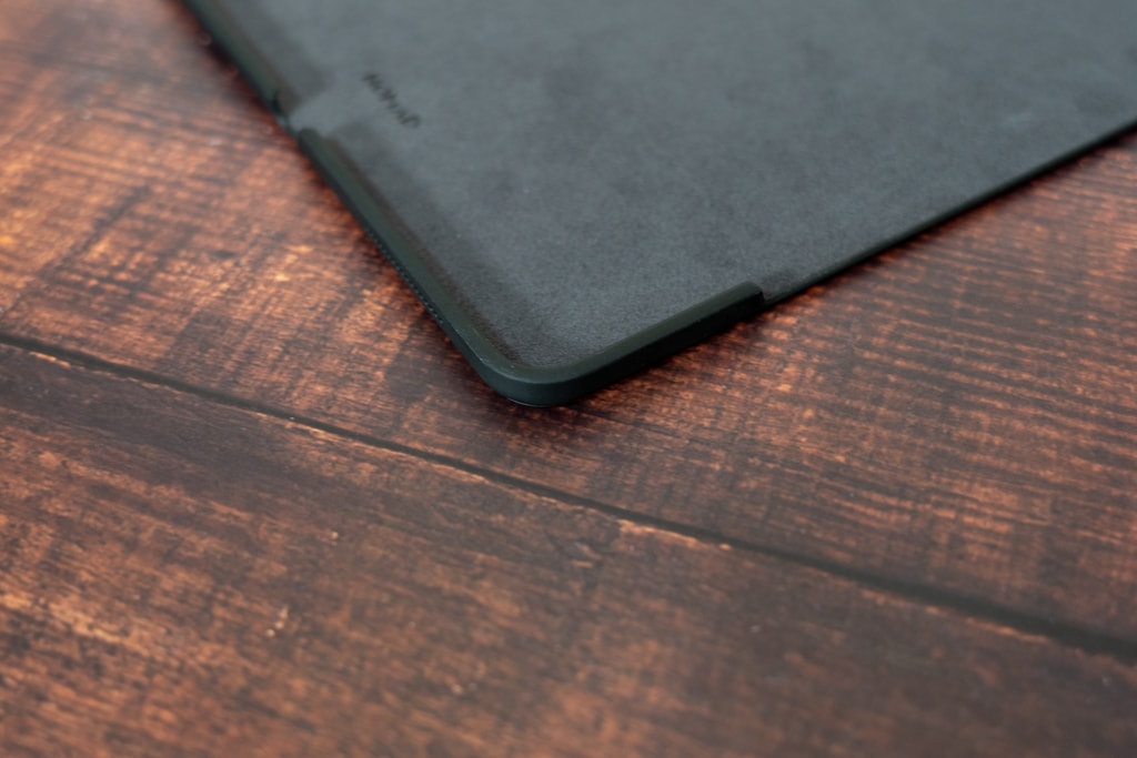 NOMAD iPad Pro Rugged CaseはiPad Pro周囲を覆うバンパーを備える