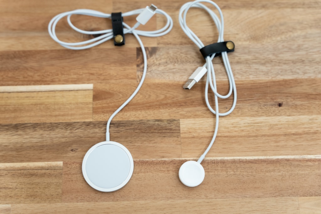 Apple MagSafe充電器とApple Watch磁気充電ケーブル