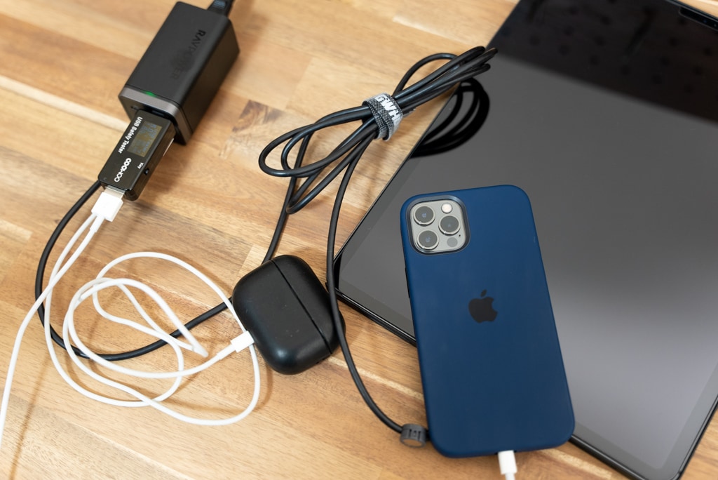 RAVPower RP-PC136でiPad Pro 12.9インチとiPhone 12 ProとAirPods Proを充電