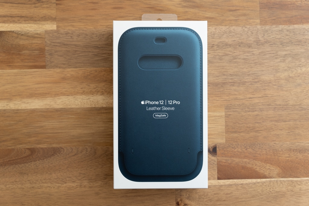 iPhone 12シリーズ用レザースリーブ の外箱
