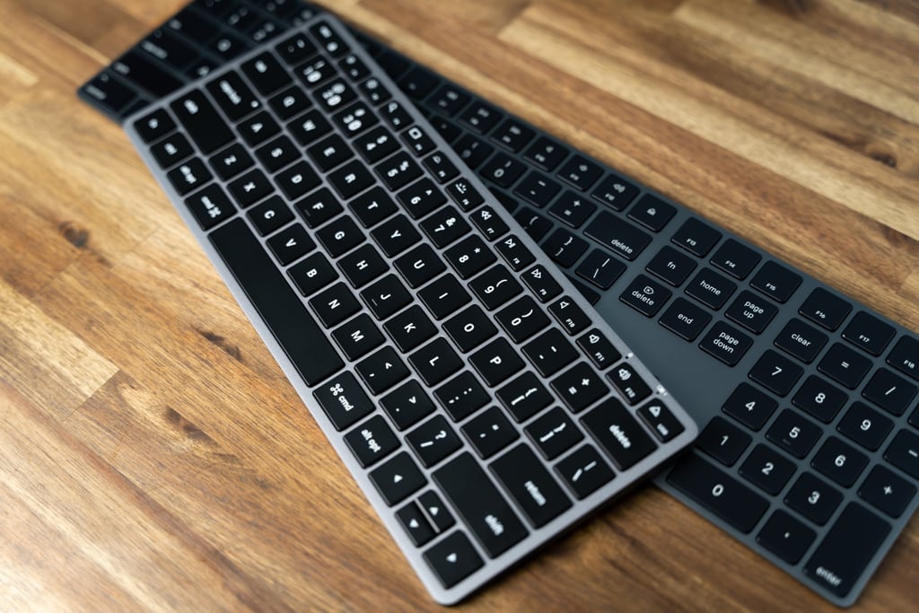Satechi Slim X1 Bluetooth Backlit KeyboardとApple純正Magic Keyboardスペースグレイ