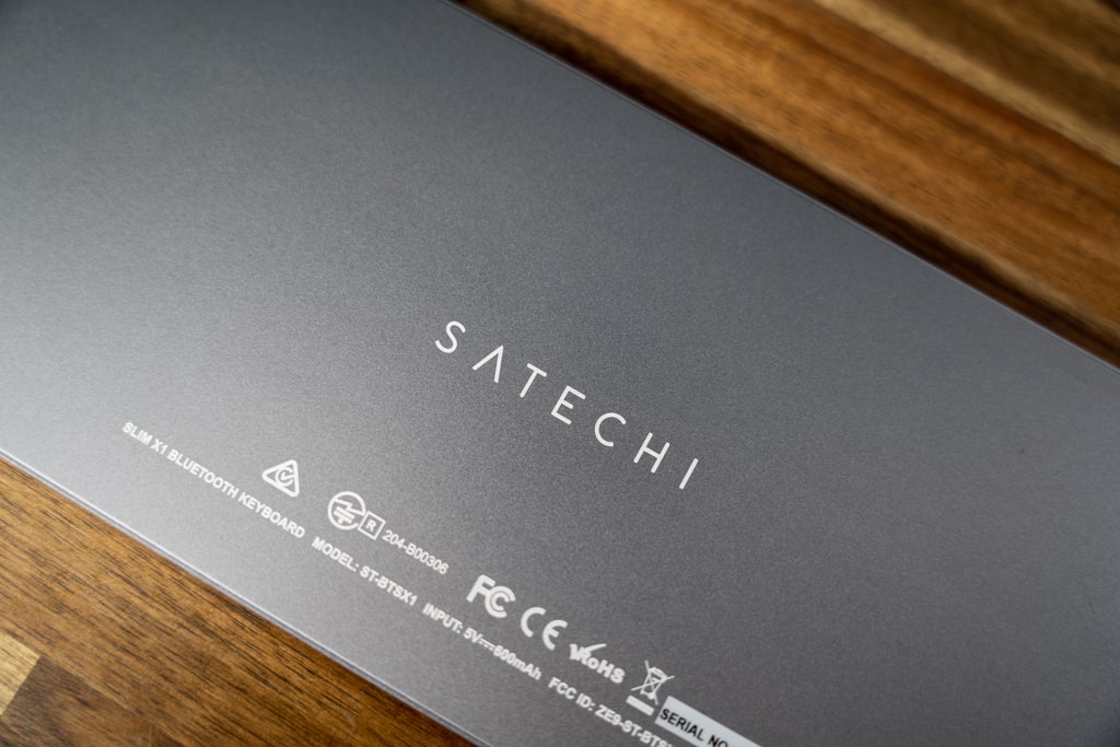 Satechi Slim X1 Bluetooth Backlit Keyboardの背面