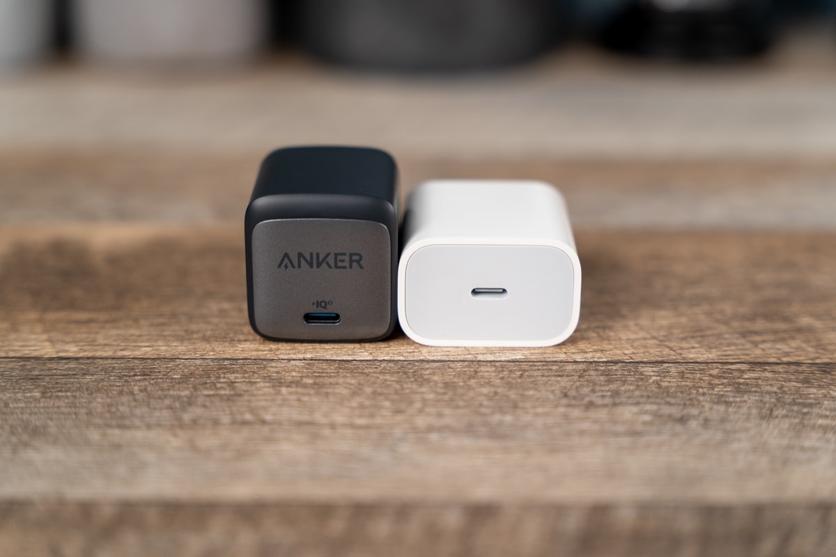 Anker Nano II 45WとApple 20W