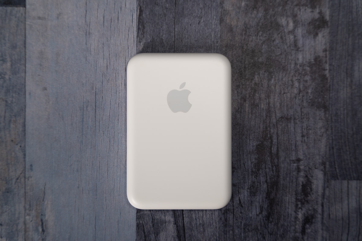 Apple純正バッテリーパックの正面